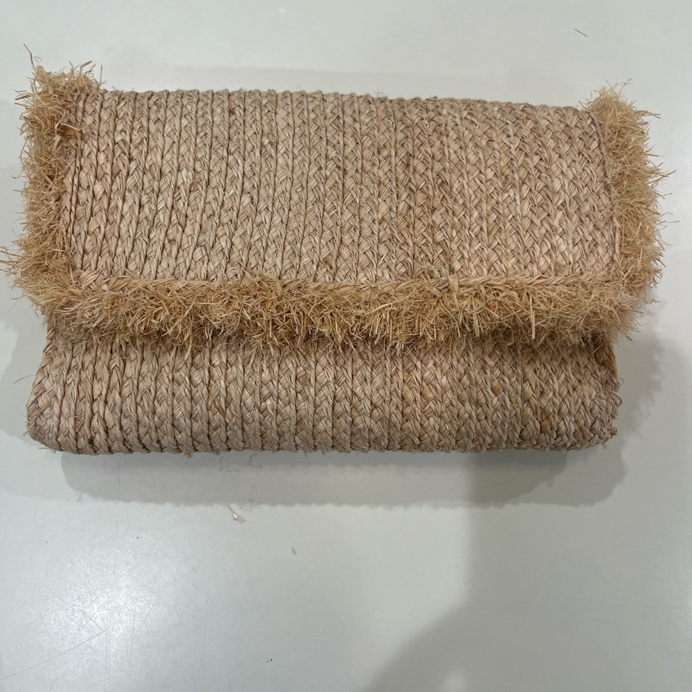 Raffia clutch